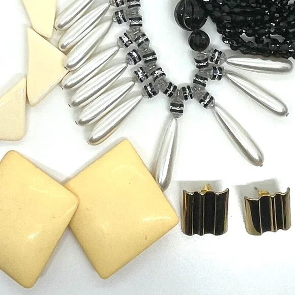VINTAGE MODERN JEWELRY LOT BLACK WHITE NECKLACES EARRINGS BANGLE CURATED - Picture 7 of 13